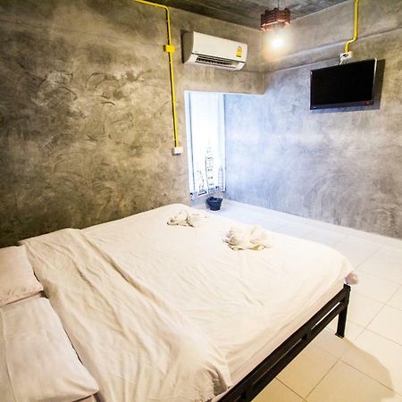 The Sky Loft Hotel Pathum Thani Bagian luar foto