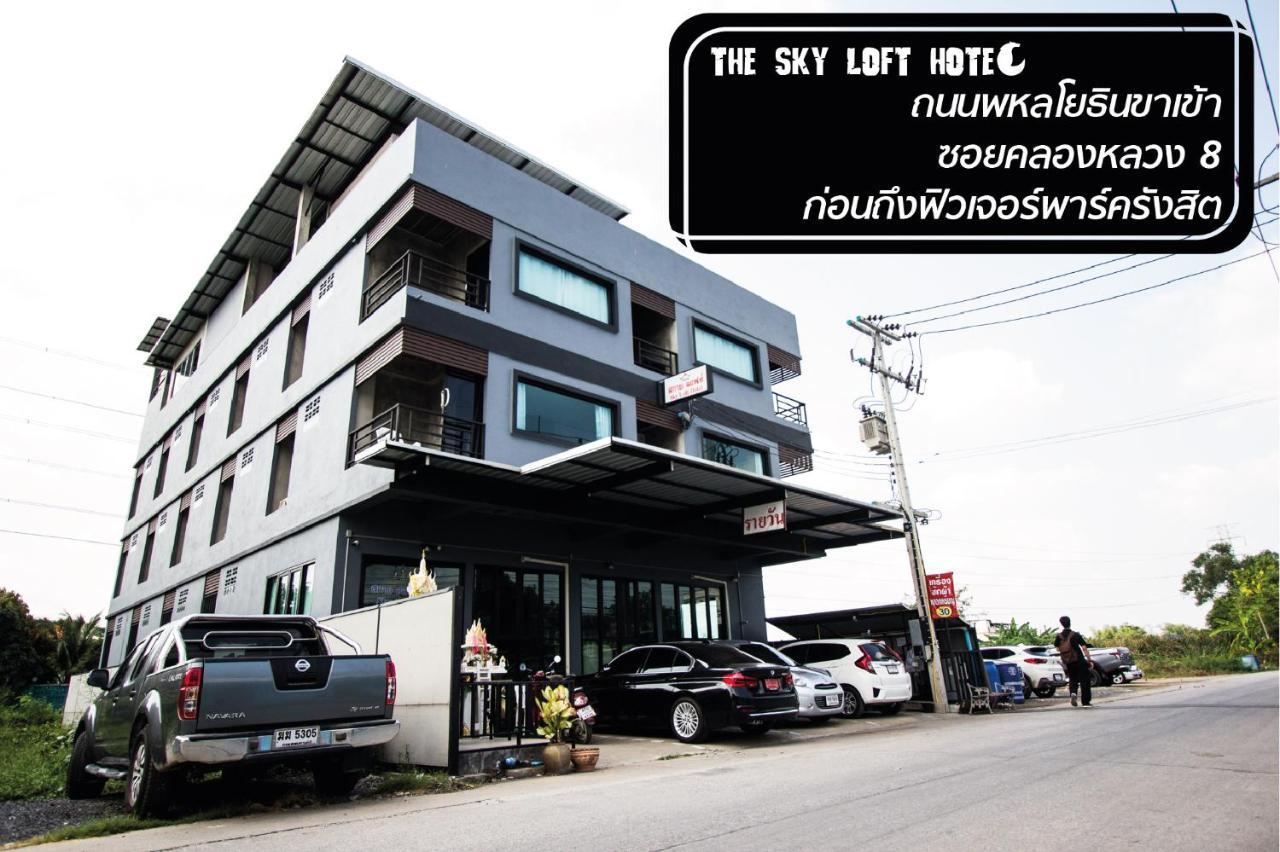 The Sky Loft Hotel Pathum Thani Bagian luar foto