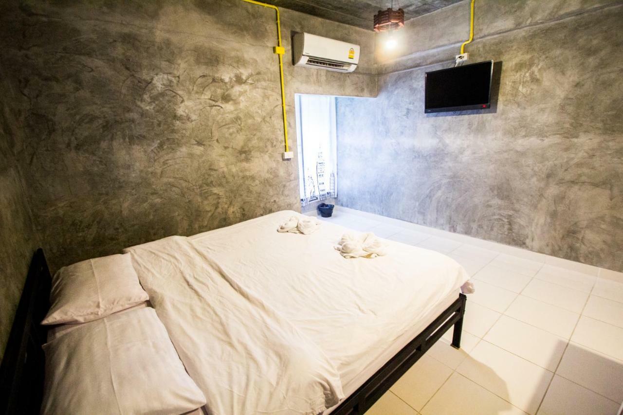 The Sky Loft Hotel Pathum Thani Bagian luar foto