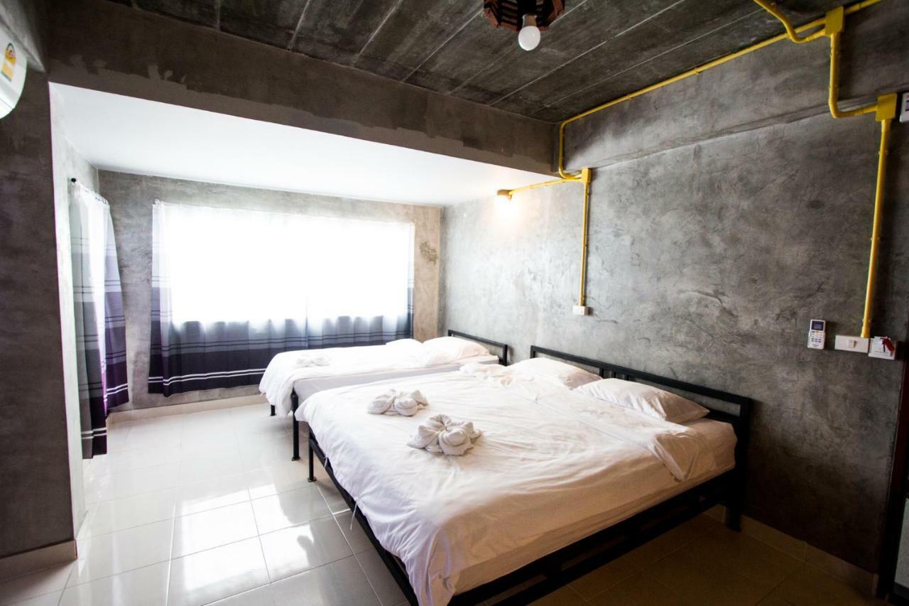 The Sky Loft Hotel Pathum Thani Bagian luar foto