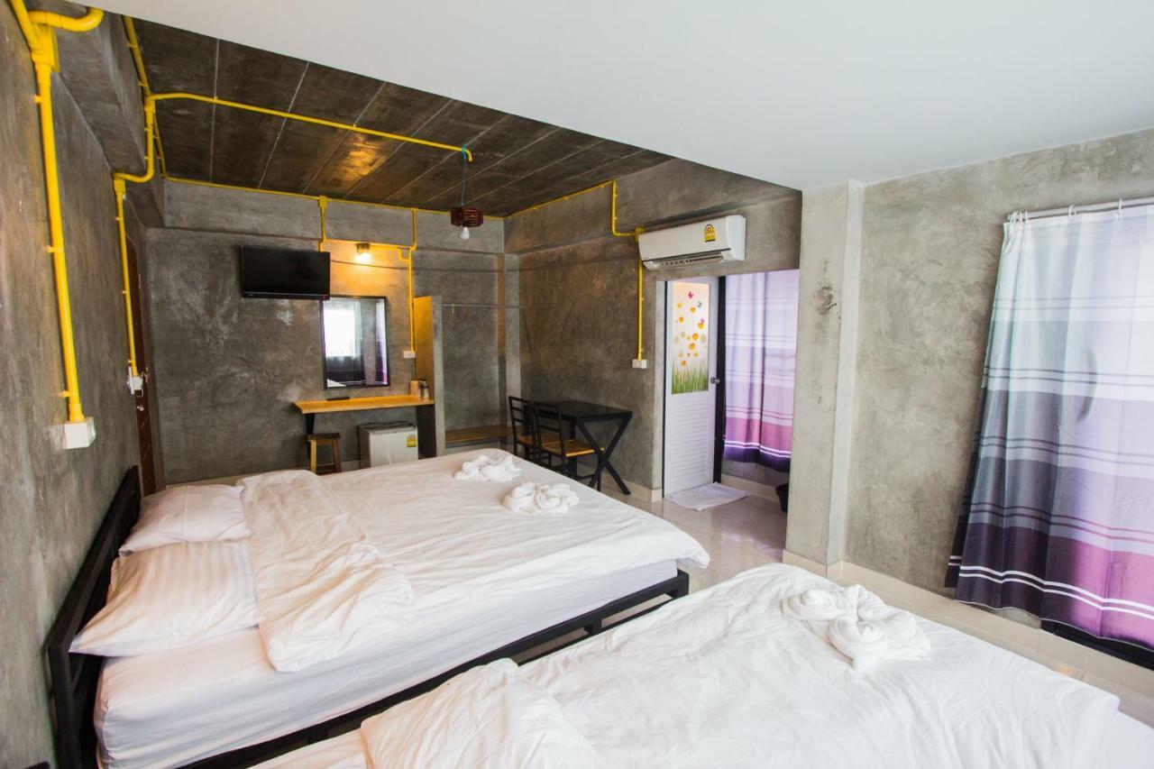 The Sky Loft Hotel Pathum Thani Bagian luar foto